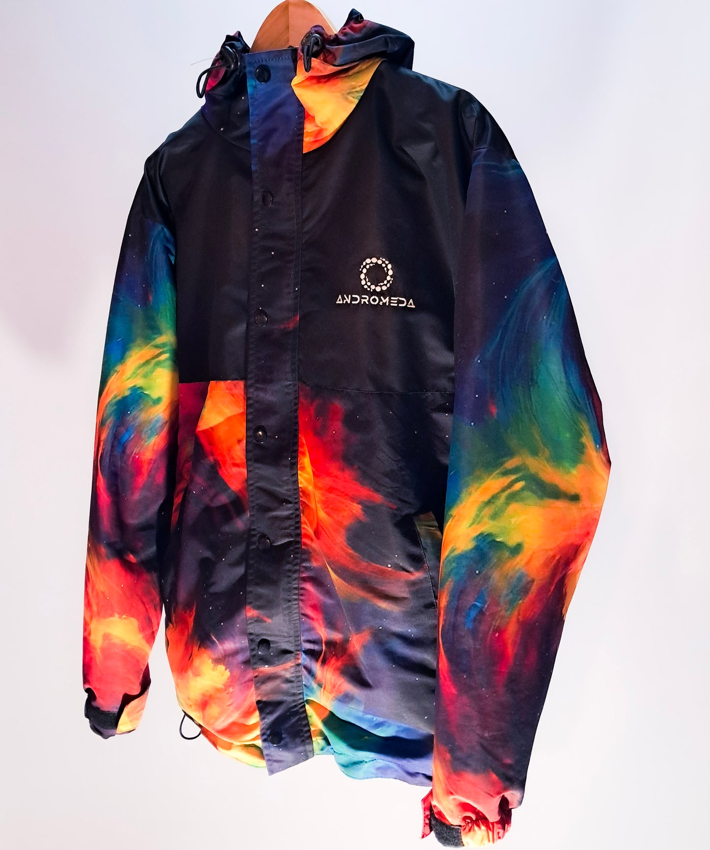 Cortavientos Impermeable Nebulosa – Diseño Cósmico + Estética Urbana