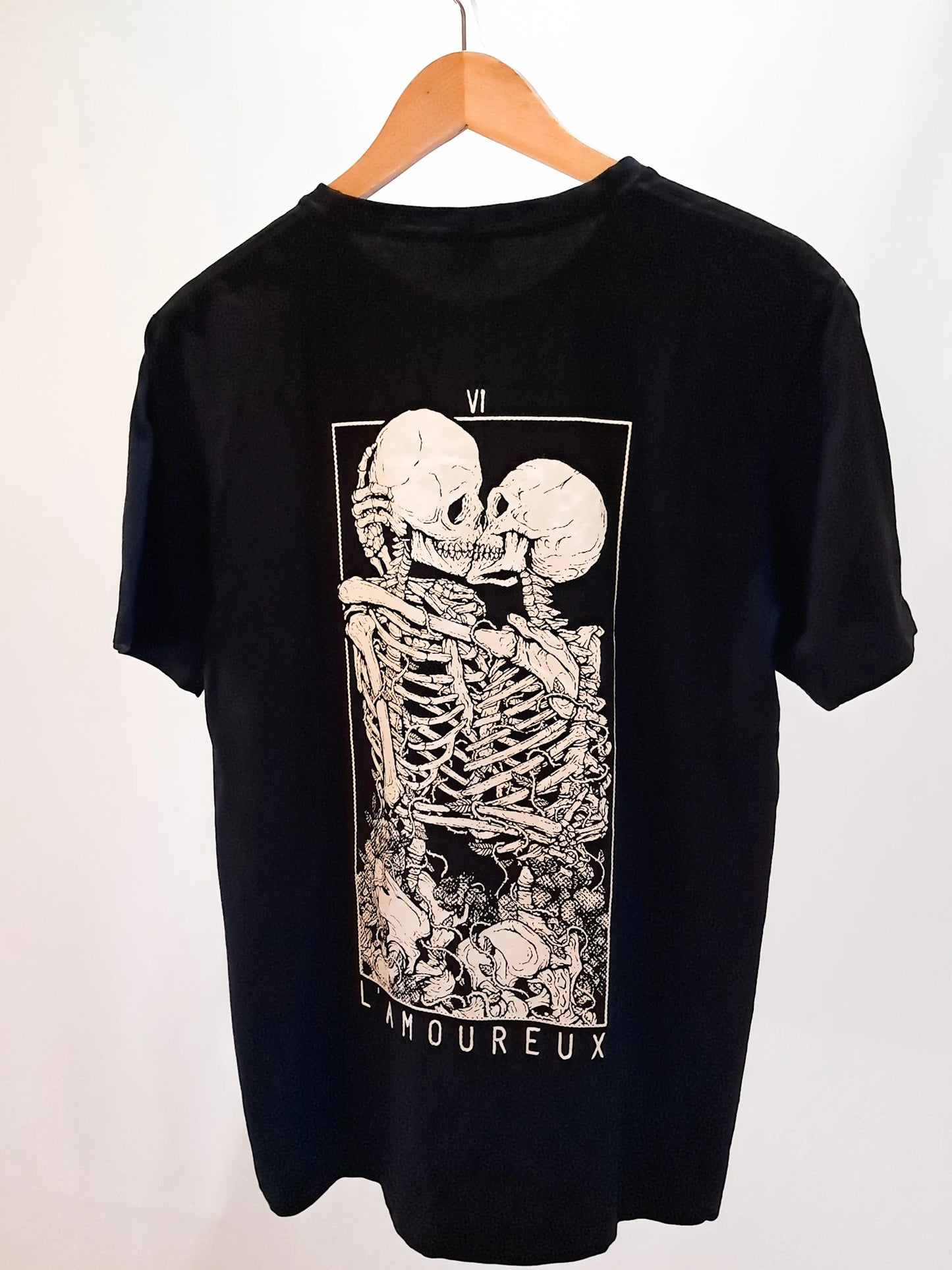 Polera Andrómeda – L’Amoureux (100% Algodón, Serigrafía Artesanal)