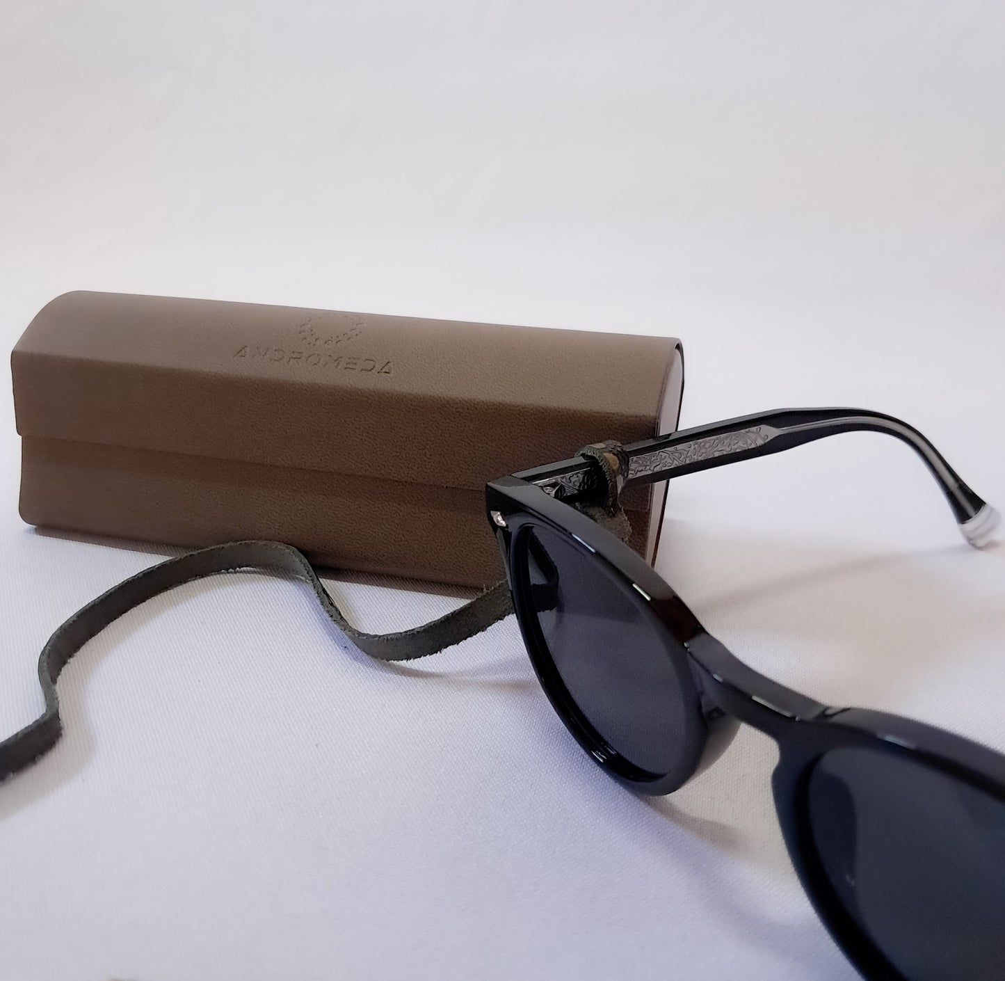 Gafas de Sol Black Phanter – Diseño Firme, Oscuro y de Alto Rendimiento