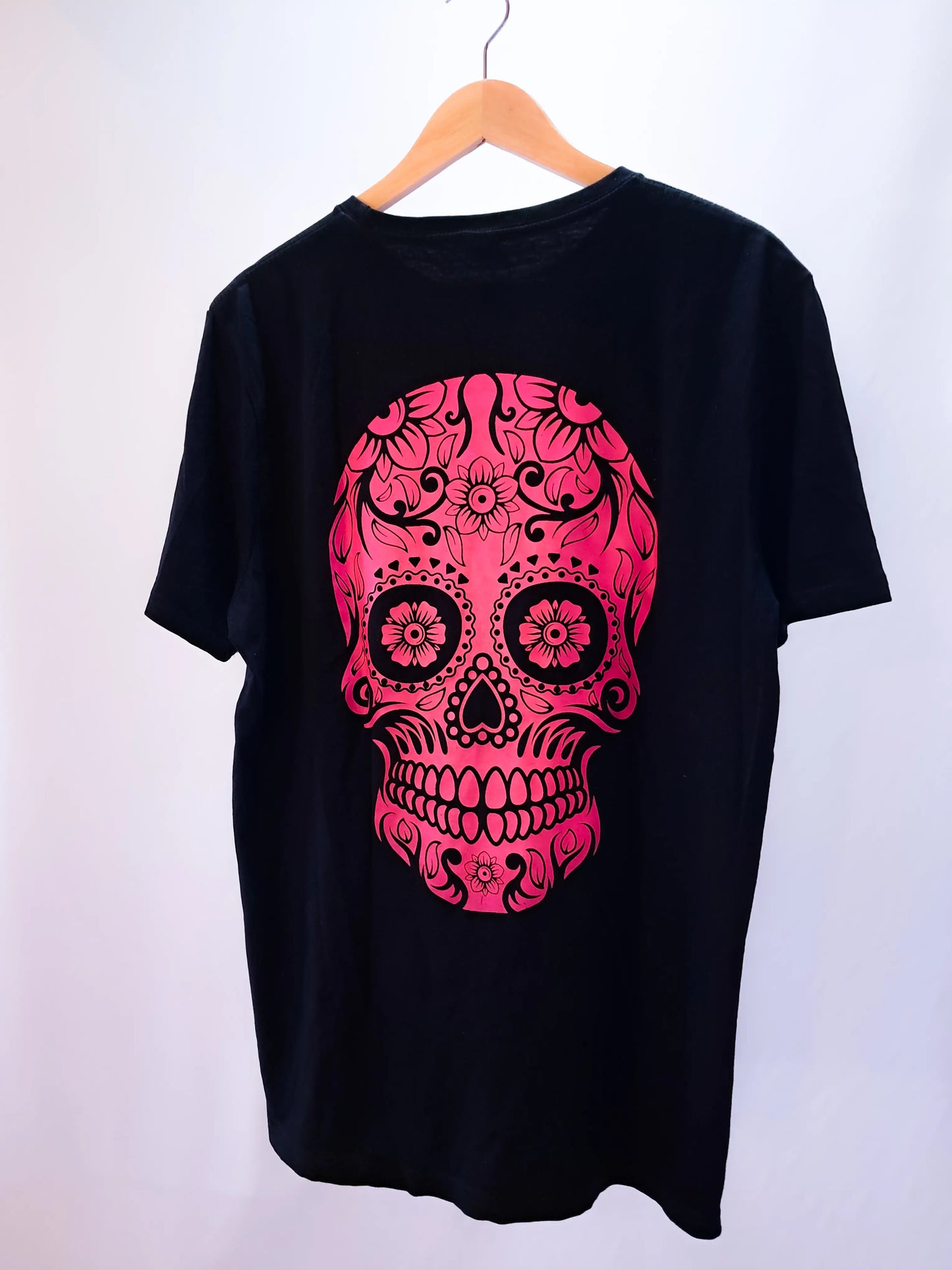 Polera Andrómeda – Catrina Fucsia (100% Algodón, Serigrafía Artesanal)
