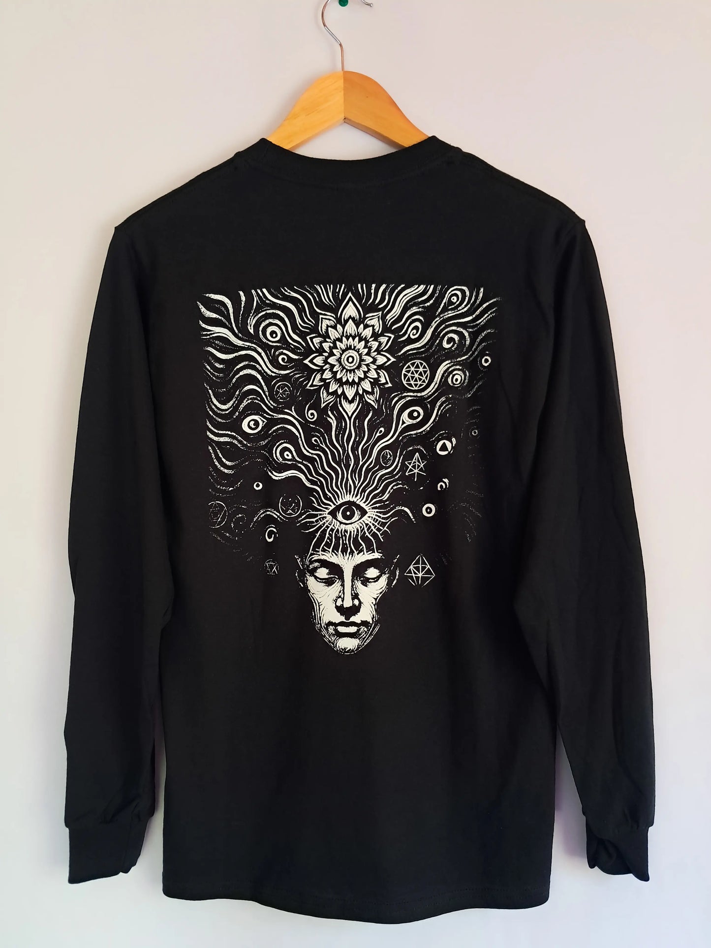 Polera Manga Larga Andrómeda – El Despertar